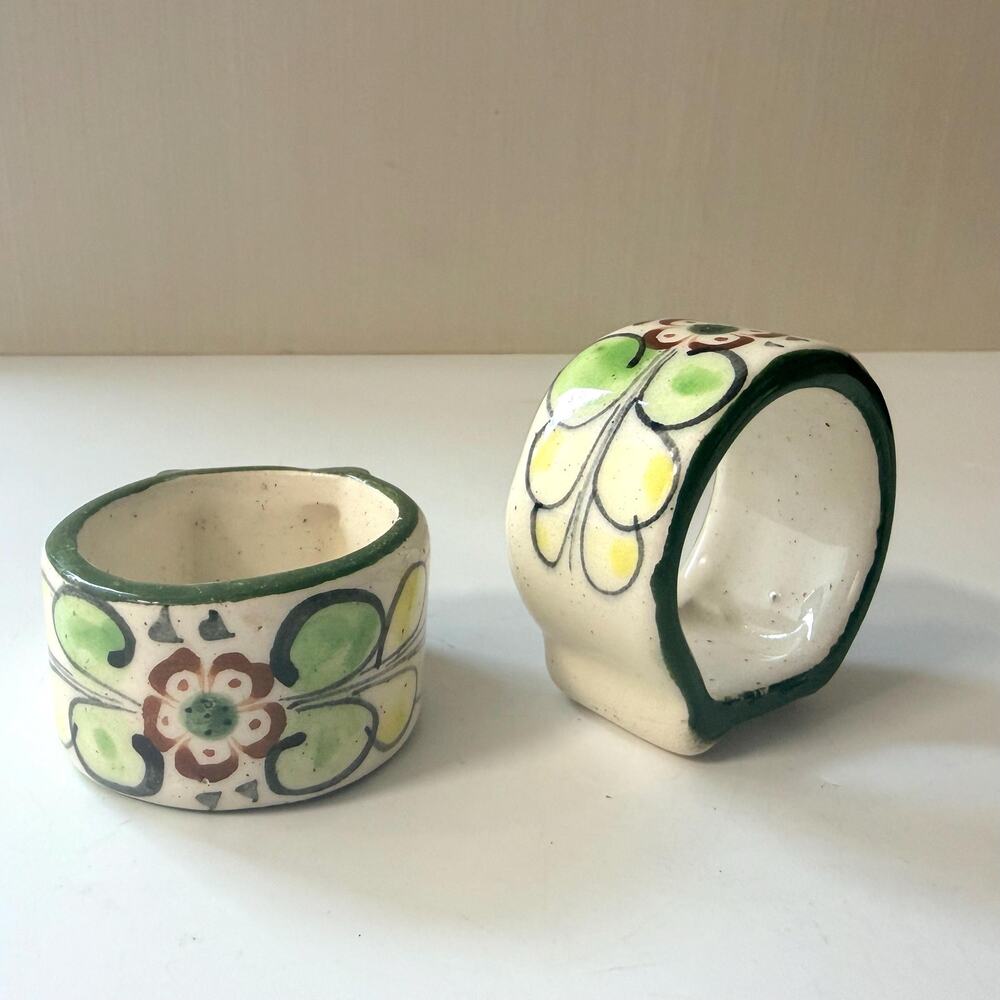 A Set 2 Vintage Mexican Folk Art Tonola Napkin Rings Hand Painted Floral Ceramic